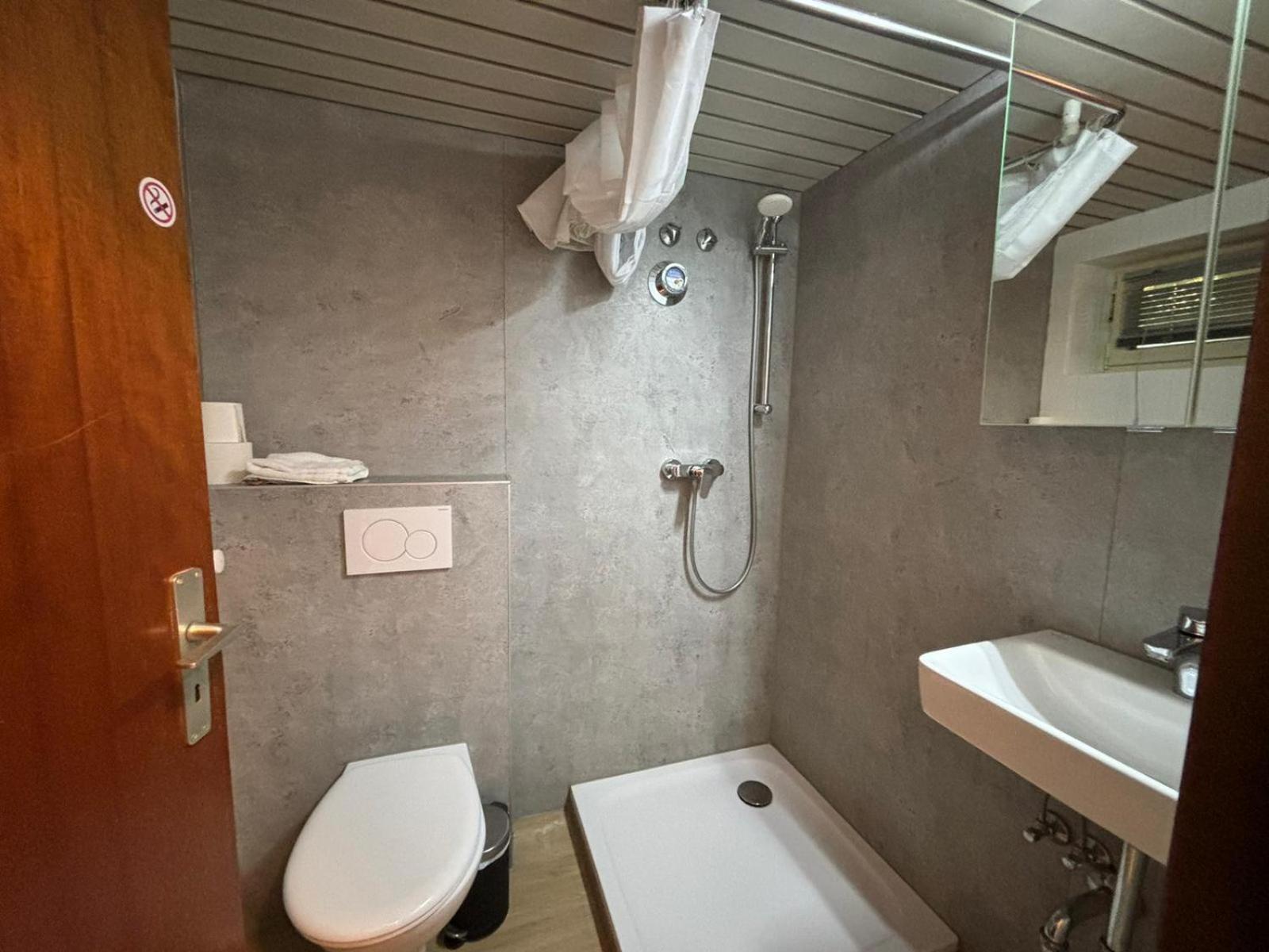 Stadtnahe Wohnung Mit Terrasse Höchberg Buitenkant foto